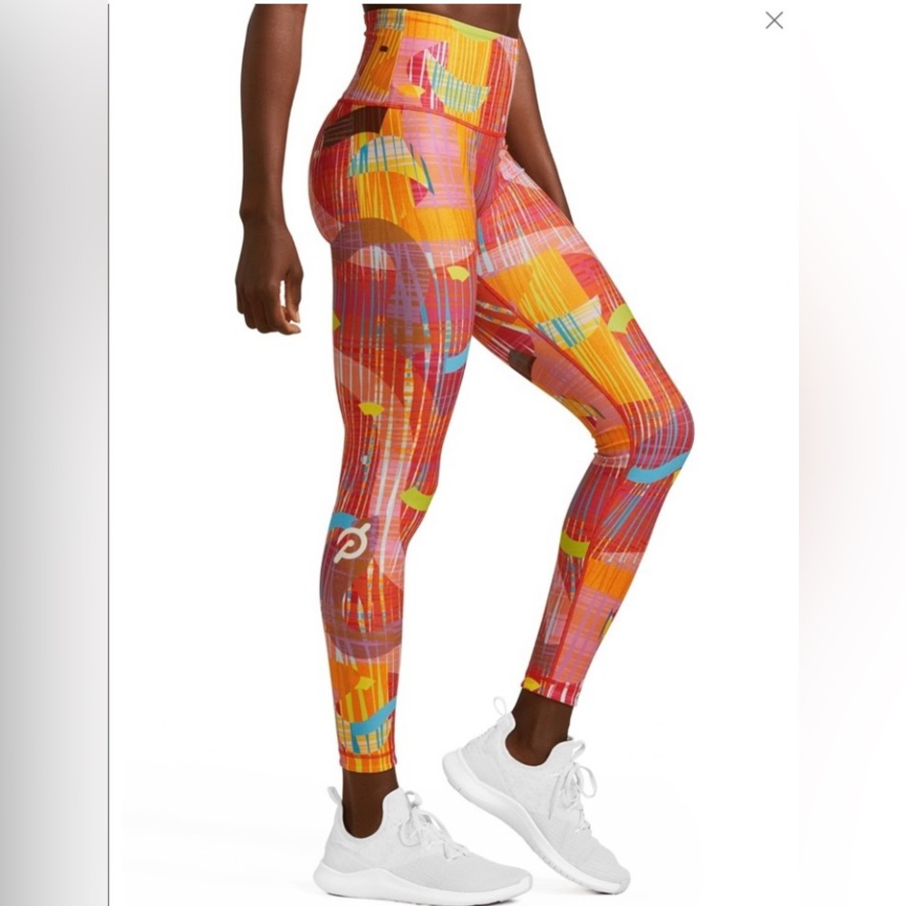 Peloton WITH Reversable Leggings Womens wear it to heart-Limited Edition Print